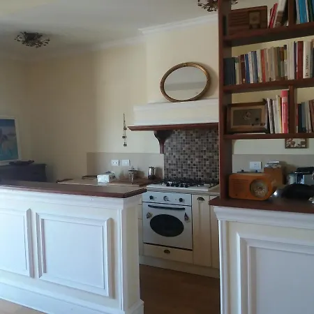 Artistic House Бари