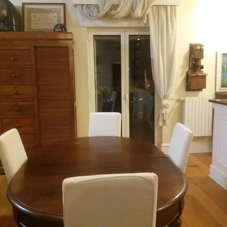 Проживание в семье Artistic House