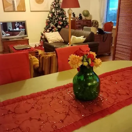 Проживание в семье Artistic House *
