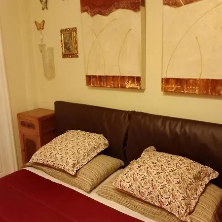 Проживание в семье Artistic House *