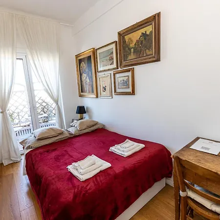 Проживание в семье Artistic House *